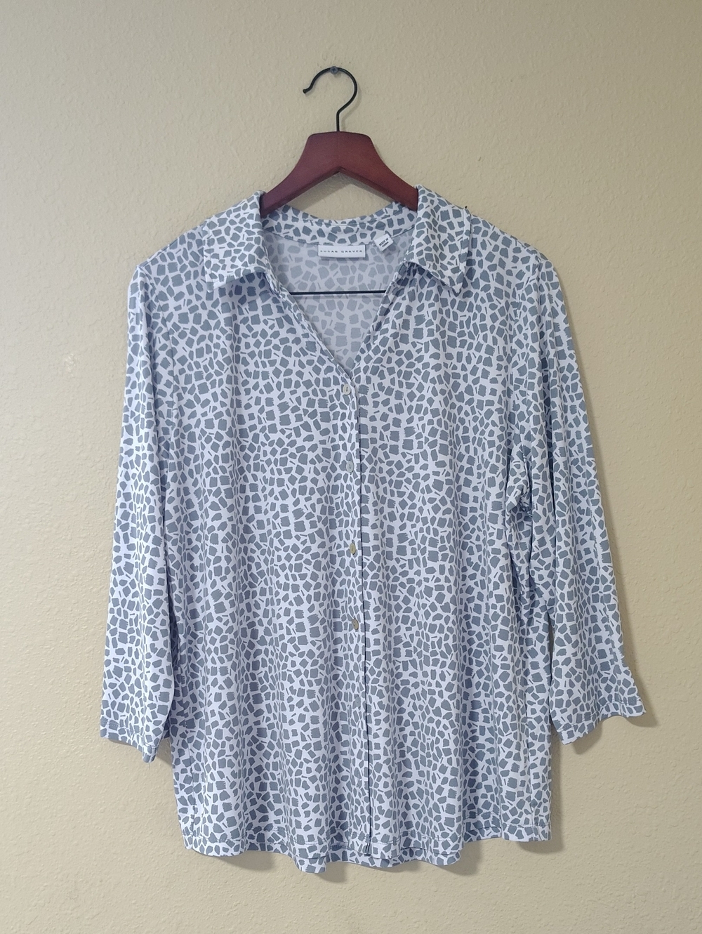 Susan Graver Animal Print Liquid Knit 3/4 Sleeves Button Relaxed Blouse Size XL - Picture 6 of 14